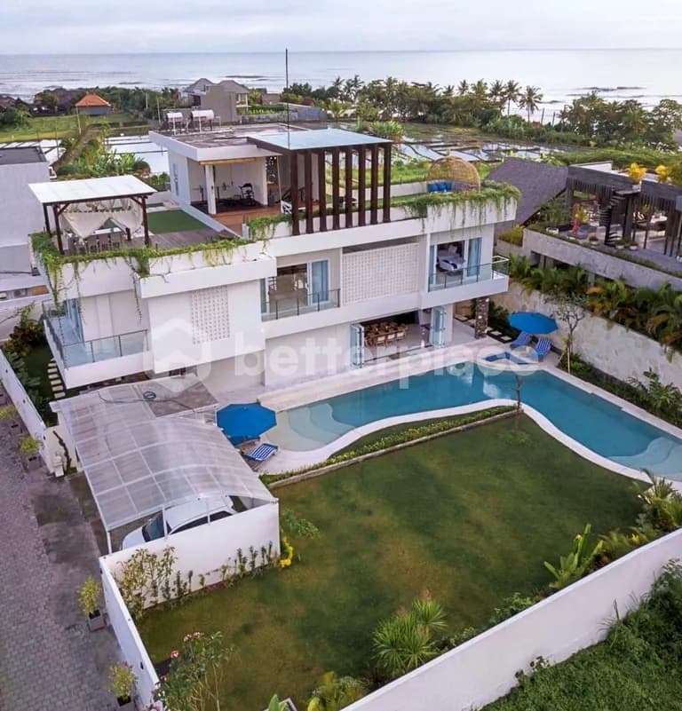 Brand New Villa Walking Distance to the Beach!