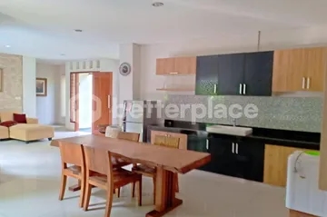 Contemporary Kerobokan Villa for Yearly Rental, Showcasing Elegant Design and Generous Family Living Spaces