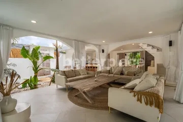 Santorini-Inspired Two-Level Villa with Spacious Balcony in Ungasan