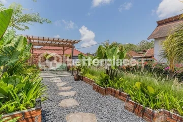 Experience Ultimate Comfort : Fully-Furnished Villa in Serene Ungasan