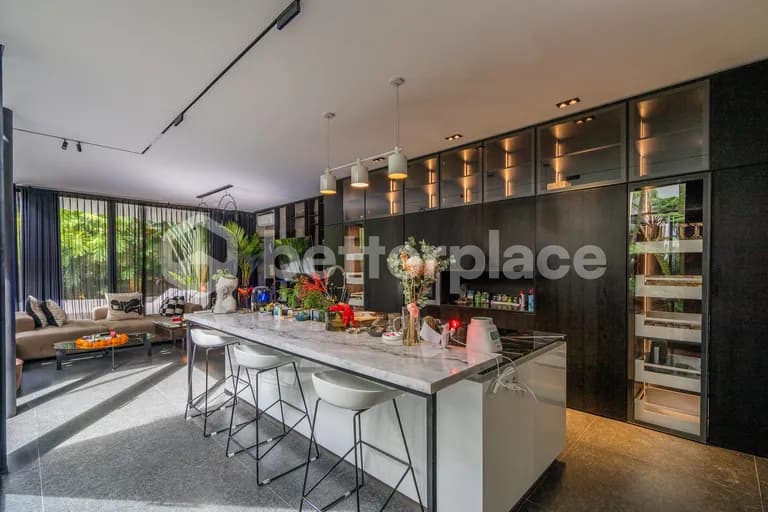 Luxurious 4 Bedroom Villa in The Heart of Berawa