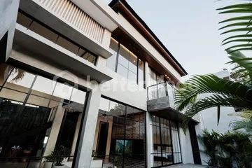 Luxurious Villa 2 Bedrooms for Sale Freehold in Cliff Side Uluwatu