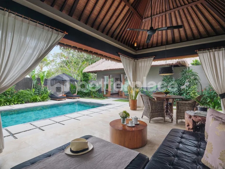 Charming 1-Bedroom Villa with Garden and Pool Near Batu Belig Beach, Seminyak