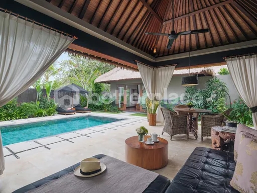 Charming 1-Bedroom Villa with Garden and Pool Near Batu Belig Beach, Seminyak