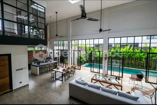Luxurious and Spacious Villa 3 Bedrooms in Batu Bolong, Canggu: A Daring Yearly Villa