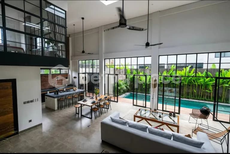 Luxurious and Spacious Villa 3 Bedrooms in Batu Bolong, Canggu: A Daring Yearly Villa