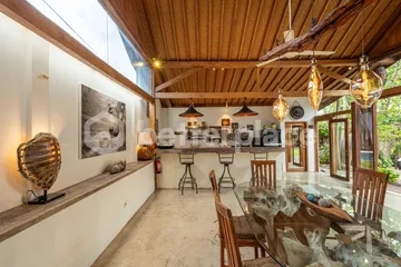 Charming 3-Bedroom Villa in Kerobokan with Tropical Garden and Pool – Only 10 Minutes to Seminyak Beach