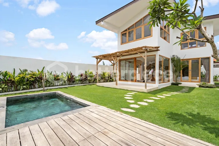 Charming 3 Bedroom Villa in Babakan with Modern Design with Lush Garden