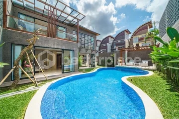 Elegant 4-Bedroom Villa with 2 Kitchens and Spacious Parking in Semer