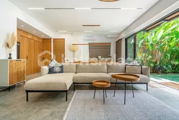 Modern 4-Bedroom Villa in Batu Bolong, Just Steps Away from the Beach