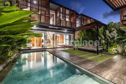 Modern 4 Bedroom Luxury Villa Steps from Batu Bolong Beach