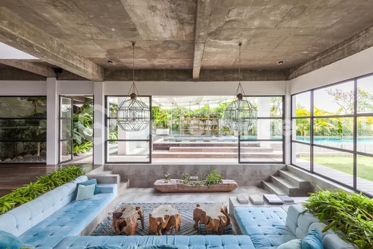 Luxurious 5-Bedroom Villa in Berawa, Unparalleled Elegance and Exquisite Amenities