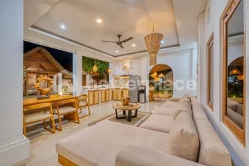 Ultimate Tropical Getaway: Spacious Minimalist 10-Bed Villa for Yearly Lease in Canggu – Echo Beach