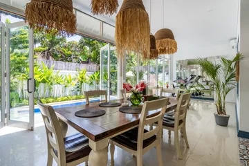 Cozy 2 Bedroom Villa in Kerobokan, 8 Minutes To Seminyak Beach