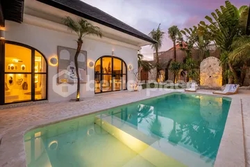 Splendid 5bd Designer villa in Berawa Beach, Canggu