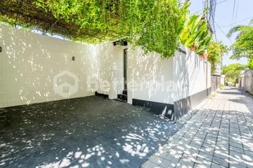 Charming Three Bedroom Villa with Open Living Space for Yearly Rental in Berawa