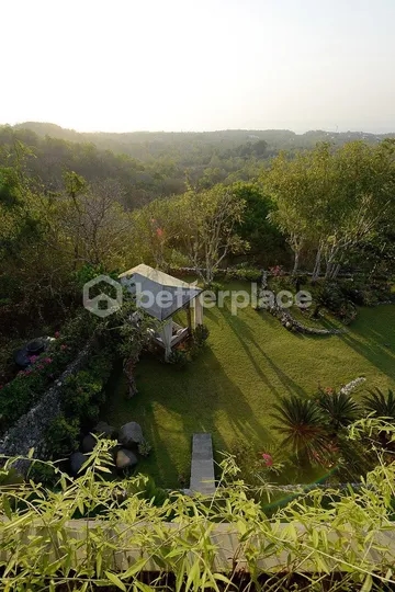 Beautiful and Spacious 7 Bedroom Villa with Stunning View in Uluwatu