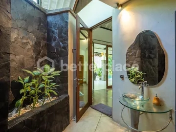 Charming 2 Bedroom Villa for Yearly Rent in Batu Bolong – 7 Minutes to the Beach