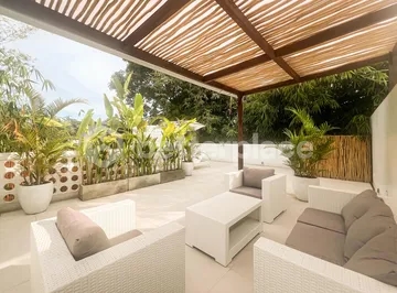 Stylish Enclosed Living Villa near Berawa and Batu Bolong – Perfect Bali Getaway