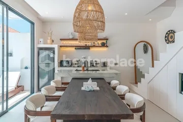 Modern Tropical Oasis, Two Bedroom Villa in the Heart of Batu Bolong, Canggu