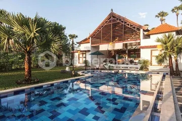 Idyllic 4 Villas & 4 Bungalows for Nature Isolation: A Retreat Center Freehold Property Close to Beach in Karangasem, Bali