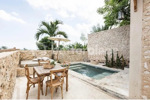 Peaceful Hilltop Living – Vintage Villa Minutes from the Beach