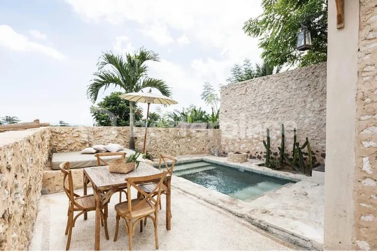 Peaceful Hilltop Living – Vintage Villa Minutes from the Beach