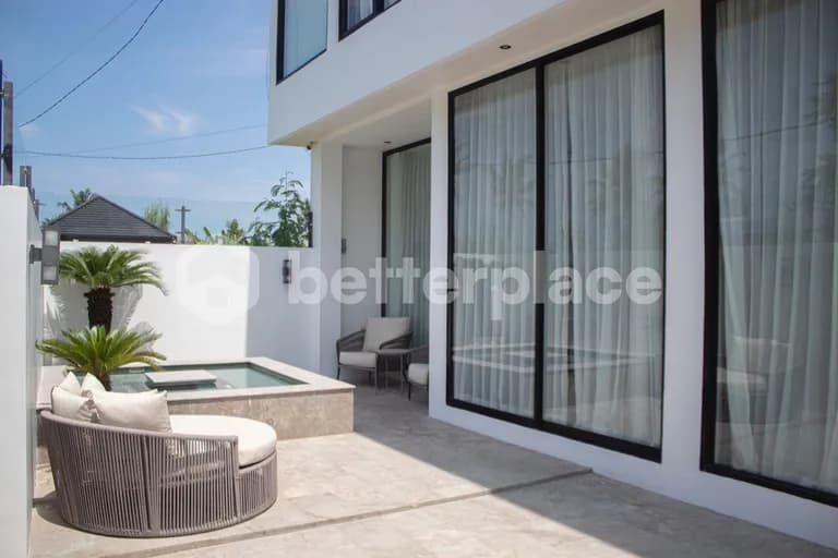 Canggu Luxury Redefined: Modern Leasehold Villa with Jacuzzi in Tumbak Bayuh