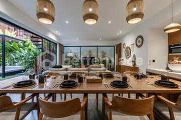 Modern 4 Bedroom Luxury Villa Steps from Batu Bolong Beach