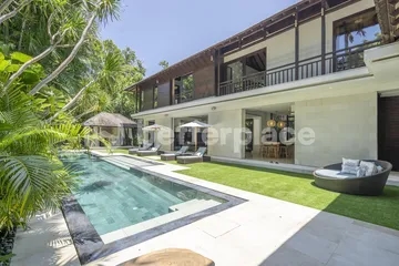 Bright & Breezy 5 Bedroom Villa in Petitenget
