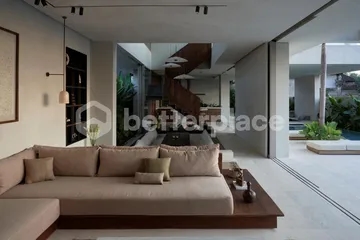 Discover Refined Luxury Living in This Fully Furnished 3-Bedroom Villa with Pool and Garden in the Heart of Canggu – Tiying Tutu