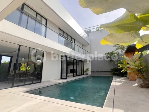 Refined Elegance Above the Ocean – Sophisticated Leasehold 4-Bed Villa in Ungasan with Breathtaking 360° Rooftop Vistas