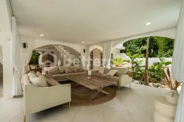 Santorini-Inspired Two-Level Villa with Spacious Balcony in Ungasan