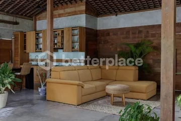 Warm & Spacious Villa Joglo Style for Yearly Living in Perenan