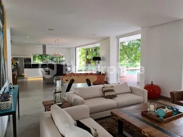 Spacious 4 Bedroom Villa in Kerobokan with Stunning Rice Field Views