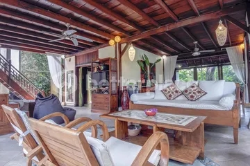 A Spacious 5 Bedroom Villa for Yearly Rental in Seminyak