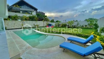 Brand New Villa Walking Distance to the Beach!