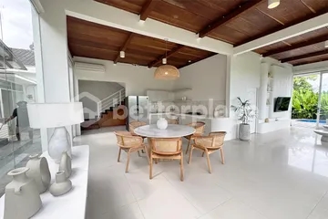 Chic and Contemporary 4-Bedroom Villa for Rent in Canggu – The Perfect Blend of Luxury and Comfort