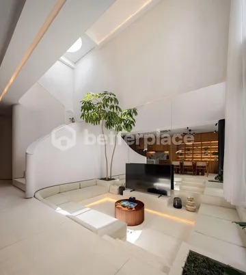 Luxurious and Modern 3 Bedroom Villa in The Heart of Berawa