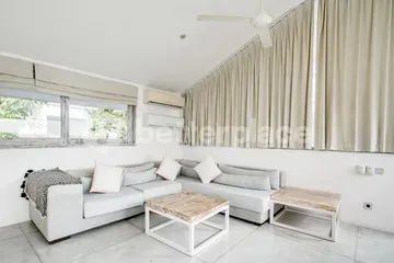 Walk to Beaches from Contemporary Family Villa