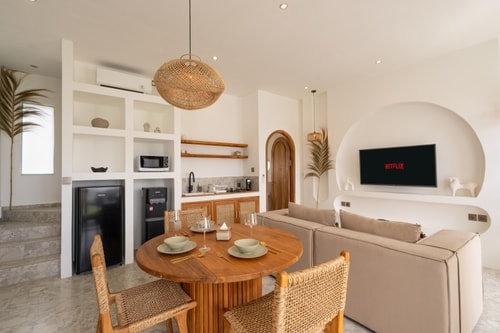 NEW Mediterranean 1BR Stay w/ Rooftop Paddy Views