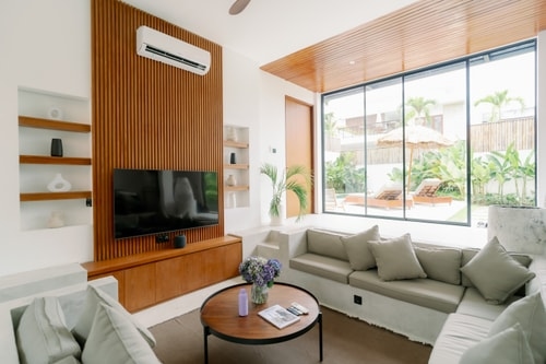 4BR Canggu Retreat Villa – Sunbed Rooftop & Pool