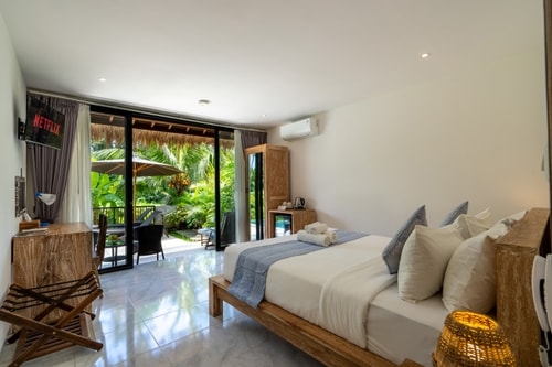 1BR Ubud Junior Suite | Poolside w/ Paddies Vista