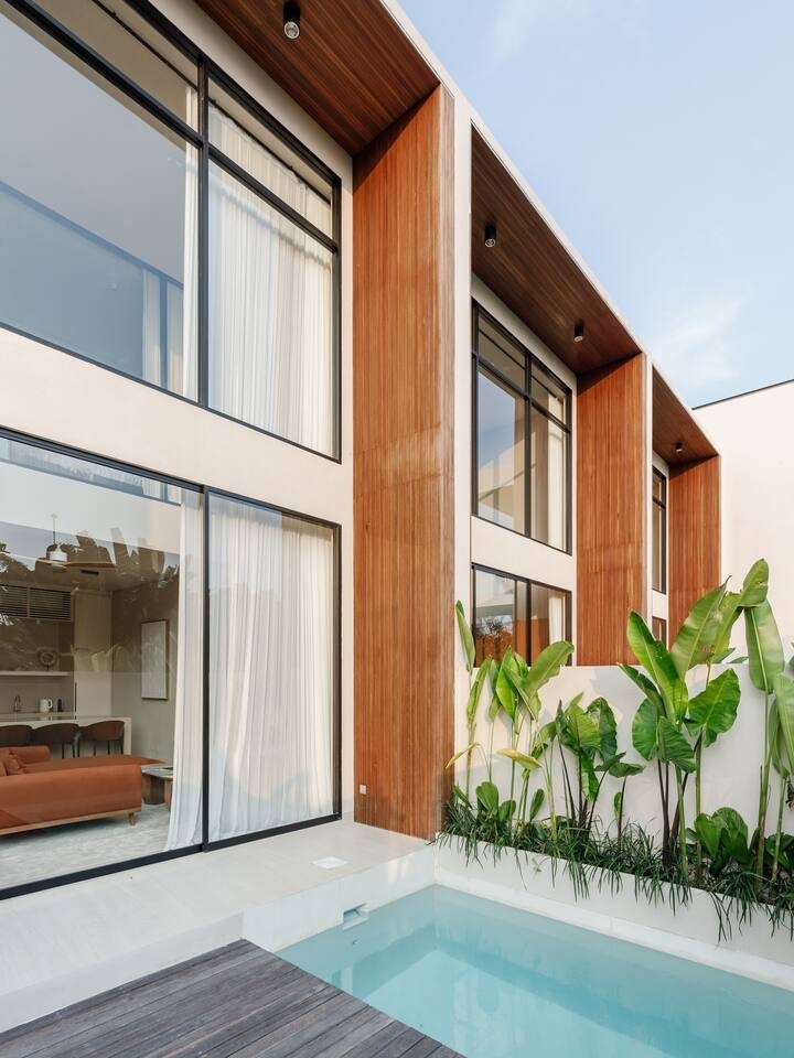 Stunning 1BR Beachfront Villa in Pererenan