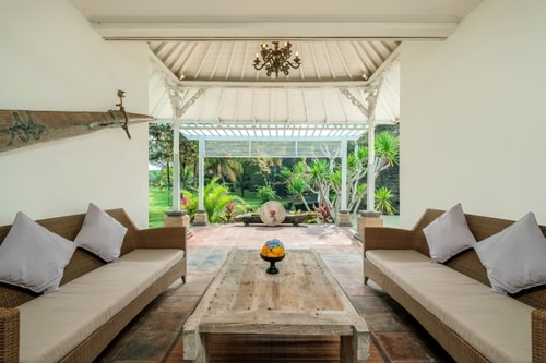 Tropical 2BR W/ Nature Views & Ocean Breeze