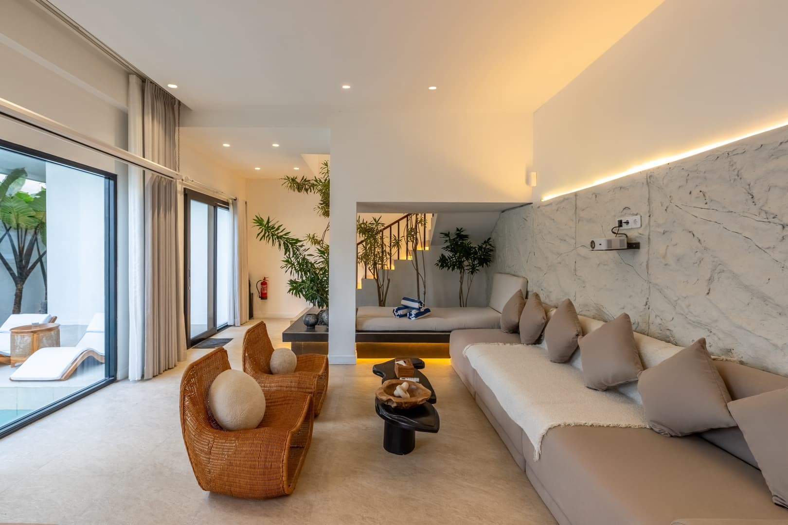 Luxe 3BR Uluwatu | Pool, Bathtub & Sky Lounge