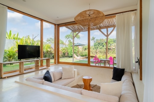 3BR Canggu Poolside Garden Villa | 9mins to Beach