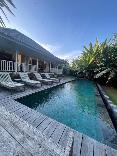 Charming 2BR Villa with Spacious Garden and Pool