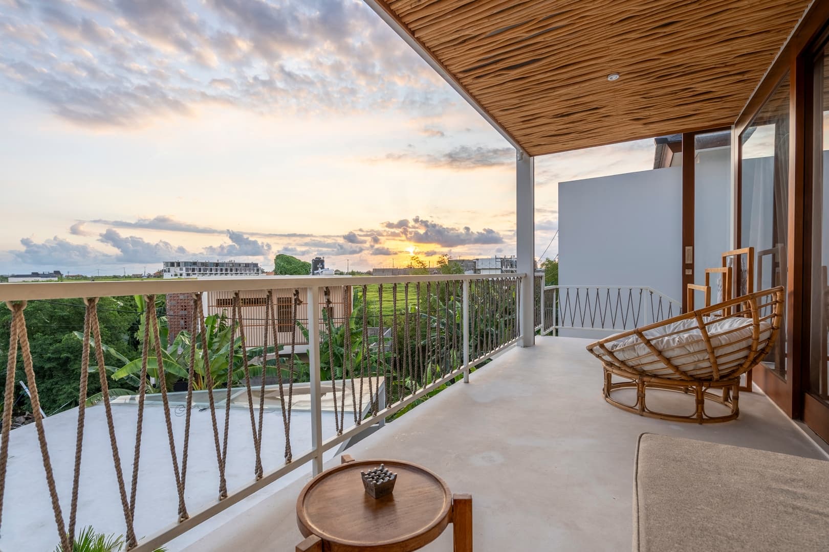 1BR Stylish Canggu | Sunset Deck & Sunlit Bath
