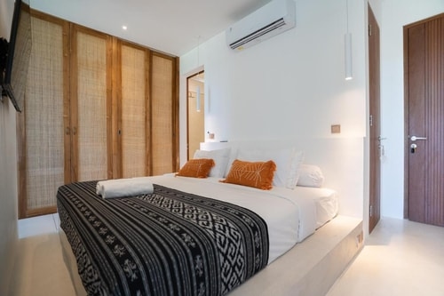 1BR Canggu Suite near Beach: Sunset Pool Balcony